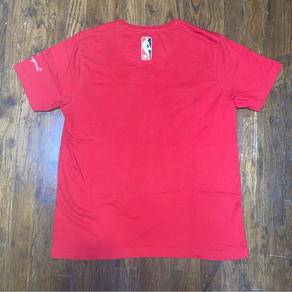 Chicago Bulls Tshirt - Women’s Large NBA - Picture 2 of 7